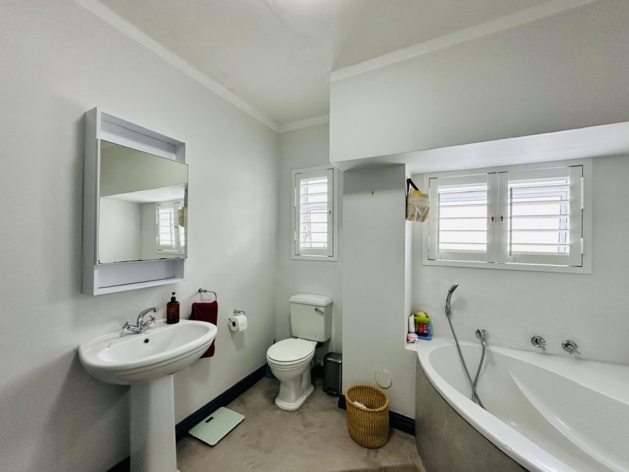 3 Bedroom Property for Sale in Sea Point Western Cape